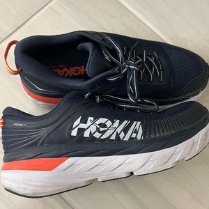 Navy HOKA bondi 7 / size 9